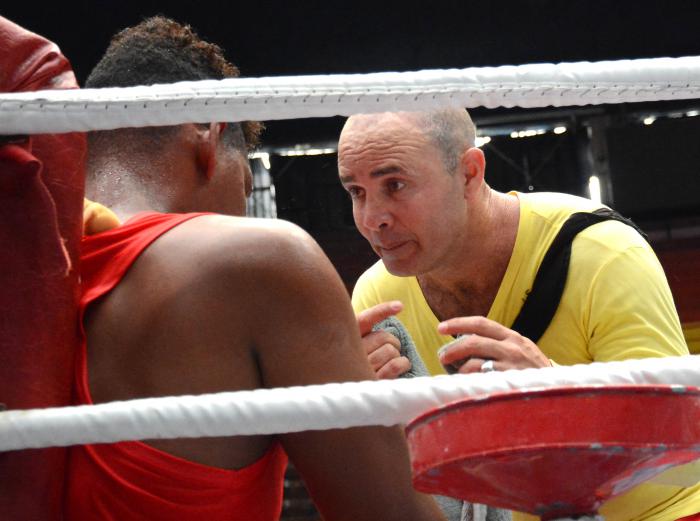 Boxeo Final Nacional por equipos HOL vs Vll entrenador jefe del equipo HOL Alían Cedeño