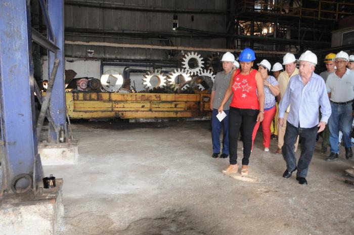 Aún cuando hay capacidad industrial falta caña para moler, de ahí la prioridad de ser más eficientes con la existente, reflexionó Machado Ventura. 