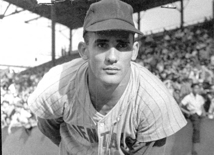  Manuel Alarcón fue una estrella de nuestro béisbol en la década de los 60. 