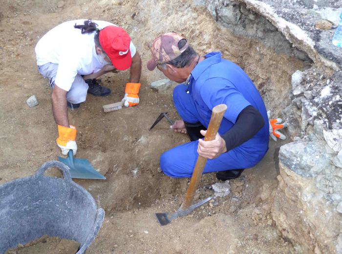 Participantes en el Taller se unieron en las labores de excavación arqueológica en la zona donde estuvo ubicada la antigua iglesia de San Francisco.