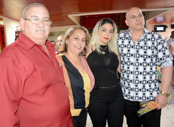 La familia de la Doctora Rosa María Salazar Gutiérrez (segunda de izquierda a derecha) a su llegada a Cuba. 