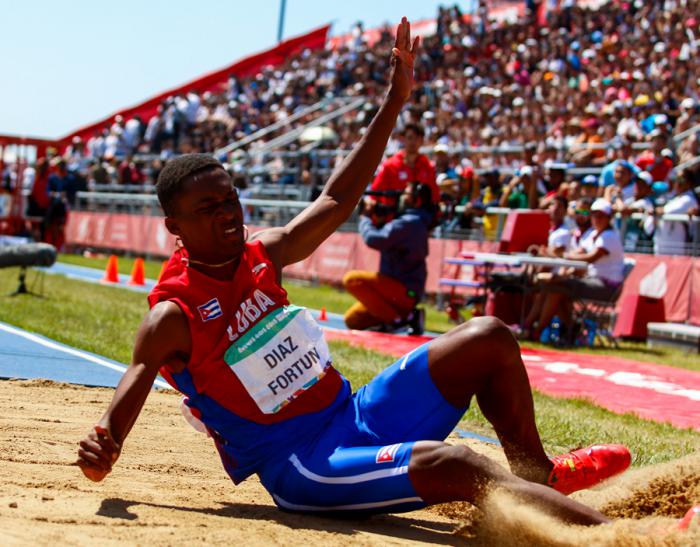 Jordan Díaz, de Cuba, compite en la segunda etapa del triple salto en el atletismo de los III Juegos Olímpicos de la Juventud Buenos Aires 2018 en el Estadio de Atletismo del Parque Olímpico de la Juventud, el martes 16 de octubre de 2018, en Buenos Aires, Argentina. Foto: Calixto N. Llanes/Periódico JIT (Cuba)