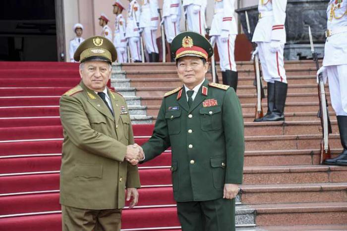 FUERZAS ARMADAS DE CUBA Y VIETNAM INTERCAMBIAN EN HANÓI
