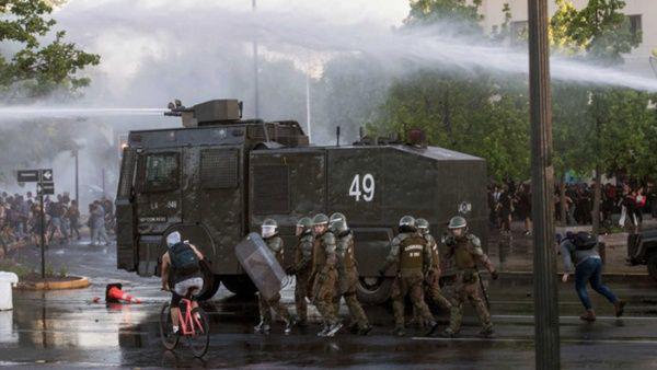 CARABINEROS REPRIMEN MANIFESTACIÓNDE TRABAJADORES EN CHILE

