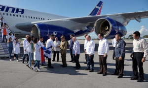 Raúl recibe a los médicos desde Brasil