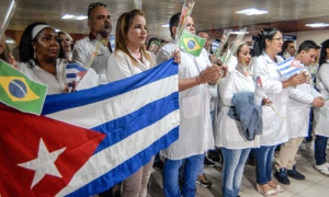 RECIBIMIENTO A MEDICOS CUBANOS