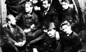 Estudiantes cubanos desterrados en 1871. Sentado en el suelo, a la extrema derec