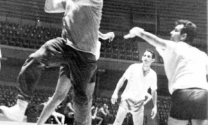 Fidel jugando baloncesto