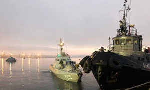 El cañonero fluvial blindado Berdyansk y el remolcador ucraniano Yany Kapu
