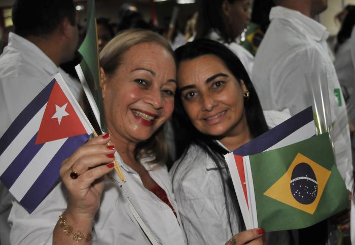 Recibimiento del regreso a la patria de los colaboradore cubano del Programa Mas Medicos