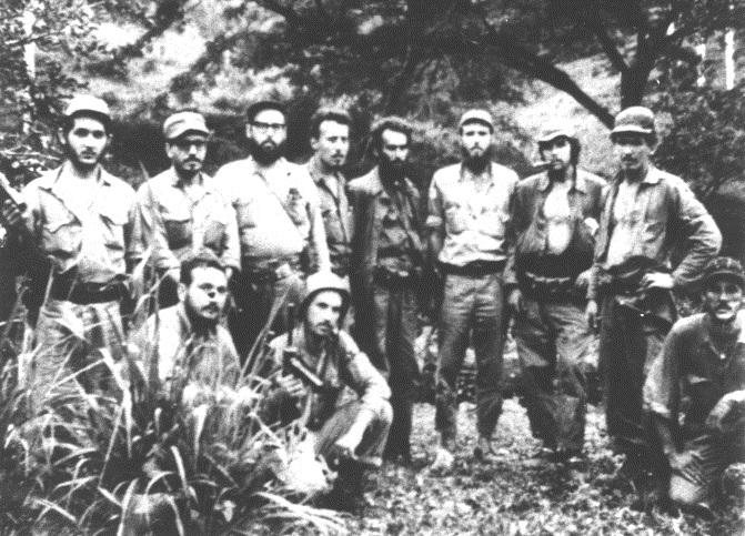 Fuerzas del Movimiento 26 de Julio y del Directorio Revolucionario en El Pedrero, poblado del Escambray. Foto: tirso Martínez