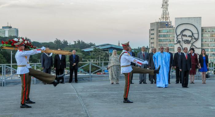 presidente sarahuí rinde homanejae a Martí