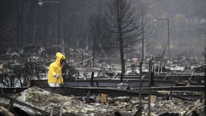 En California, las llamas quemaron un pueblo de 30 000 habitantes. Foto: AP