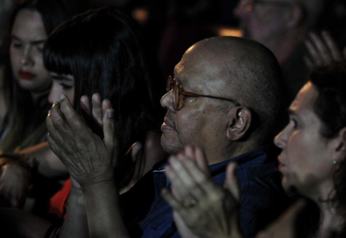 Compositor Pablo Milanés (c), durante la Inauguración del Festival Internacional del Nuevo Cine Latinoamericano, en el Teatro Karl Marx
