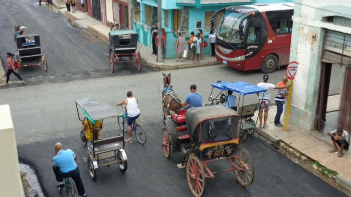 Cálculos conservadores indican que los coches y bicitaxis trasladan al 40  %  de la población. 
