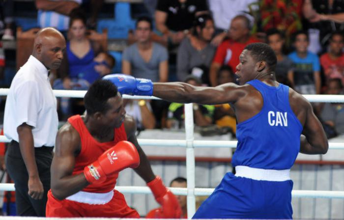 Julio César La Cruz (izquierda) es un «maestro» esquivando los golpes de sus adversarios. Foto: Ariel Cecilio Lemus