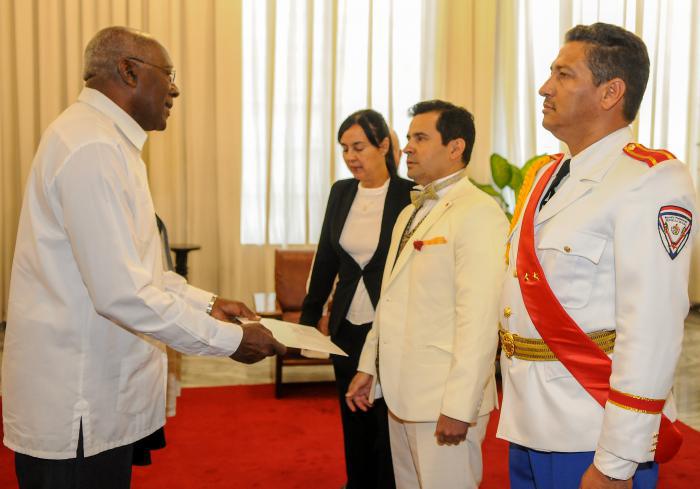 El entonces vicepresidente del Consejo de Estado Salvador Valdés Mesa, recibió cartas credenciales del Exmo. Sr. Maubere Lorosae da Silva Horta Embajador de la República de Timor Leste el 25 de mayo del 2016.