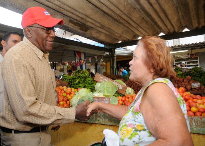 Visita Salvadro Valdez Mesa, Miembro de Buró Político y Vicepresidente de los Consejos de Estado y de Ministrosentidades de La Habana, Complejo Plaza La Palma, Ideal Mercado, Villoldo, La Palma, Arroyo Naranjo.
