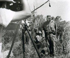 Filmación en la Sierra Maestra de la película “La guerra necesaria” Dir. Santiago Álvarez.