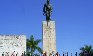 che-guevara-estatua-santa-clara