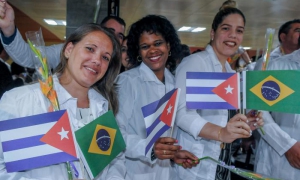 Recibimiento de médicos cubanos 