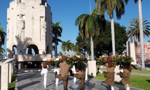 Homenaje de las FAR
