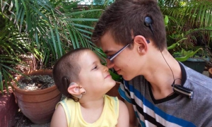 niños con implantes cocleares