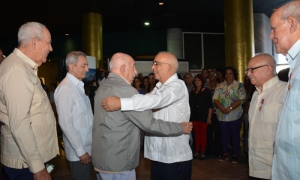 CONDECORACION A DIRIGENTES DEL PCC