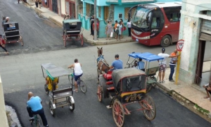 los coches y bicitaxis