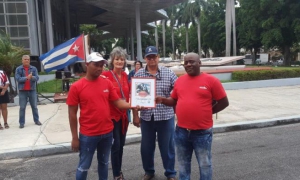 acto de entrega Condición Proeza Laboral a Radiocuba