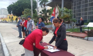 acto de entrega Condición Proeza Laboral a Radiocuba
