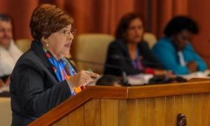 Lina Pedraza Rodríguez, ministra de Finanzas y Precios, presentó el proyecto de 