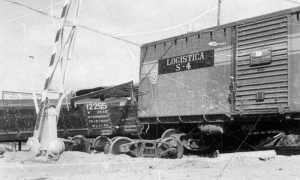 Vagones del Tren blindado descarrilado en el crucero del ferrocarril y la Ave. R