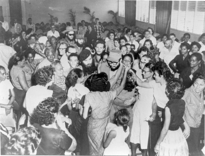 Santiago de Cuba, donde la dictadura batistiana había instaurado el terror, recibió a las tropas rebeldes con alegría desbordada. 