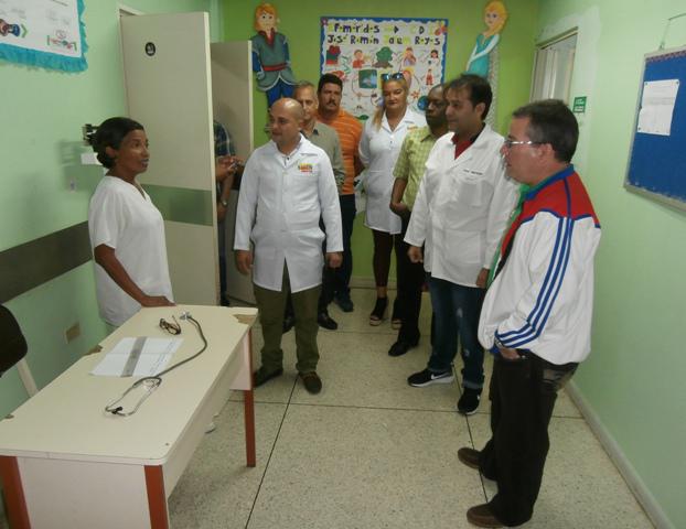 Los contactos en la base son una herramienta básica de trabajo. foto del autor