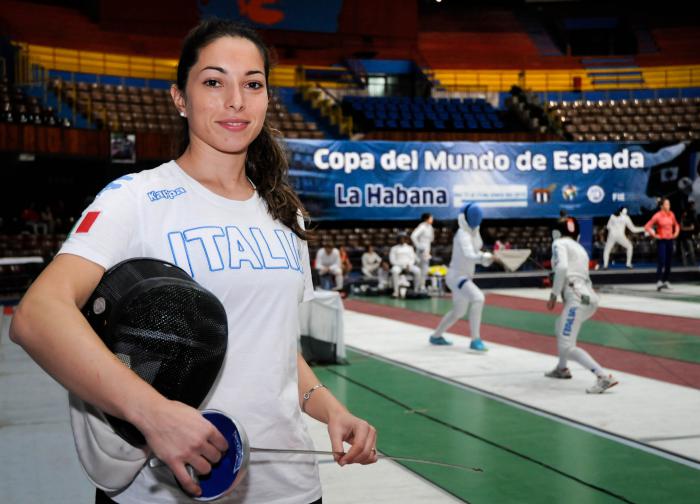 Mara Navarria, número 1 en el ranking mundial de espada, participa en la Copa del Mundo de Espada de La Habana, desarrollada en el Coliceo de la Ciudad Deportiva del Cerro.