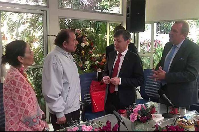 Dmitry Novikov, vicepresidente del Comité Central del Partido Comunista de Rusia, entregó la Orden de Amistad de los Pueblos al presidente de Nicaragua, Daniel Ortega