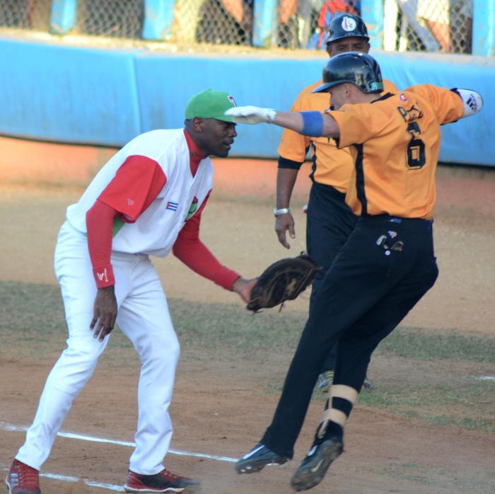 Beisbol-Play Off Final Tunas vs VCL las tunas ganan el 1mer partido de la final de la serie 58