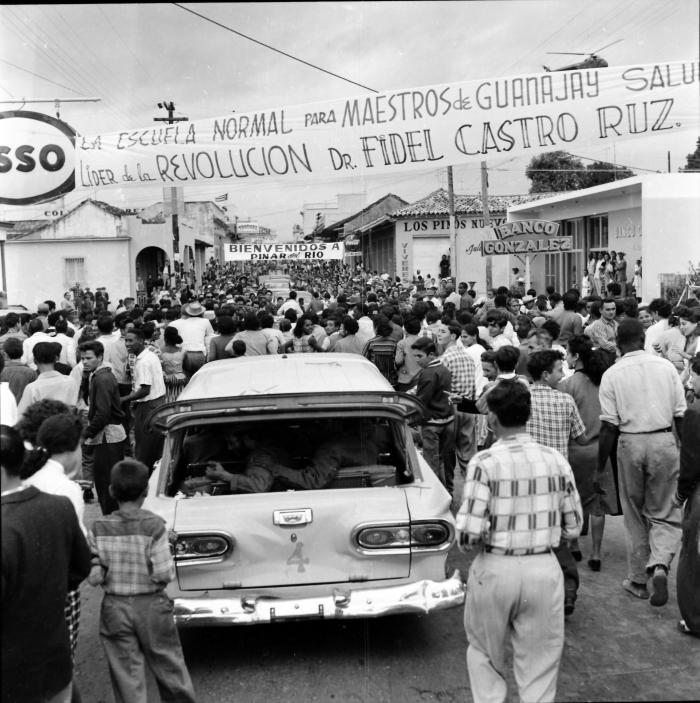 Entrada de la Caravana de la Libertad a Pinar del Río, en 1959. foto: archivo de granma