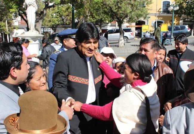 El Presidente Evo Morales dijo que el crecimiento en Bolivia no es un milagro, sino el resultado de un 
trabajo arduo y responsable para que el pueblo viva mejor.