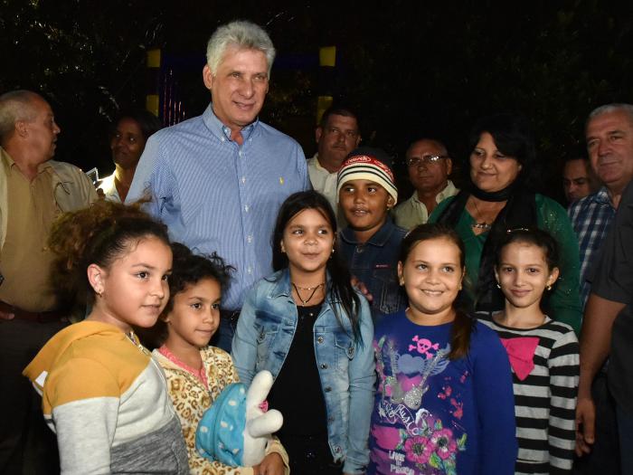 Díaz-Canel visita el Parque de Diversiones «Amanecer Feliz» de Cienfuegos