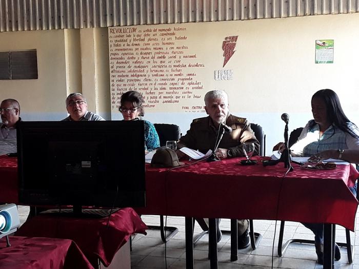 Chequea Ramiro Valdés ejecución de parques eólicos