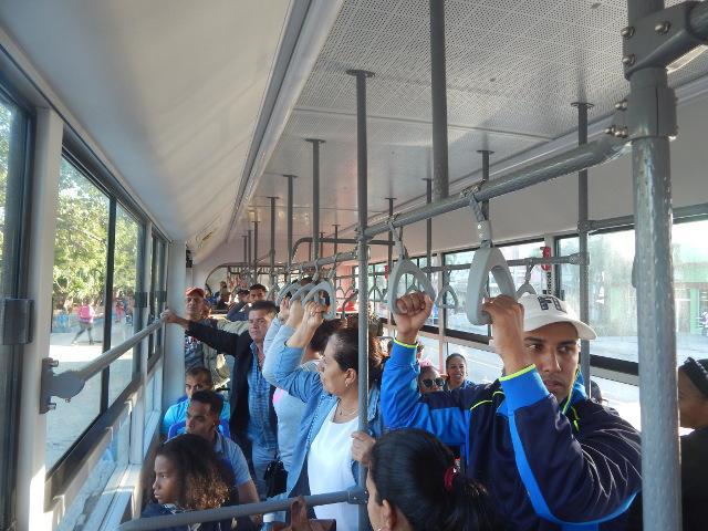 Estreno de la guagua 335 de la terminal Mulgoba.