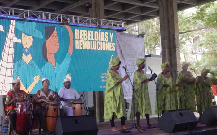 El clamor hacia la lucha se escuchó también en las voces de los artistas. 