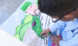 niño pintando a Fidel 