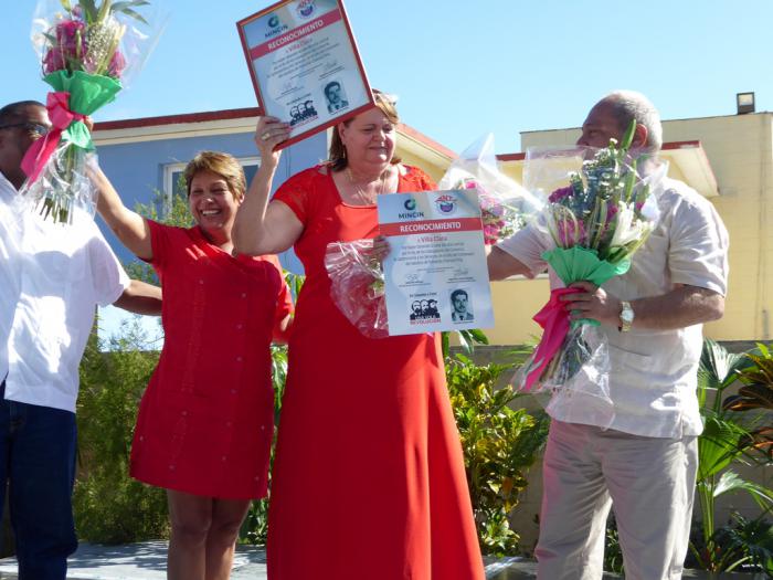 Digna Morales, al frente del Grupo Empresarial del Comercio en Vila Clara, recibió el galardón de mejor territorio