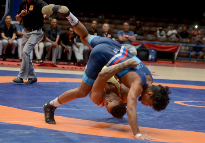 Gala de la Lucha  Ismael Borrero 67 kg vs Damian c Solenzal