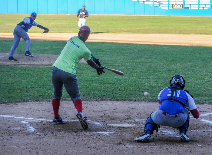 Entrenamiento del equipo Los leñadores de las Tunas para partir a la Serie del caribe,