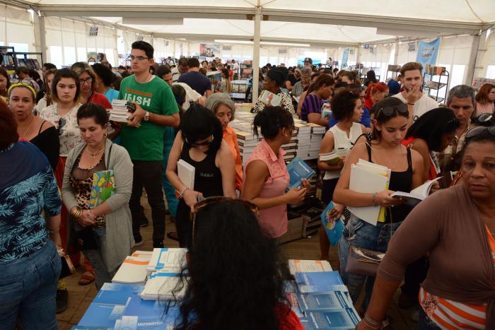 27 Feria Internacional del Libro, en la fortaleza de San Carlos de La Cabaña, la cual está dedicada a Eusebio Leal Spengler.