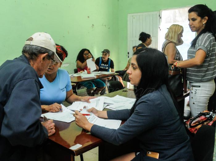 Funcionamiento de las oficinas de trámites en Santo Suárez del municipio 10 de Octubre.